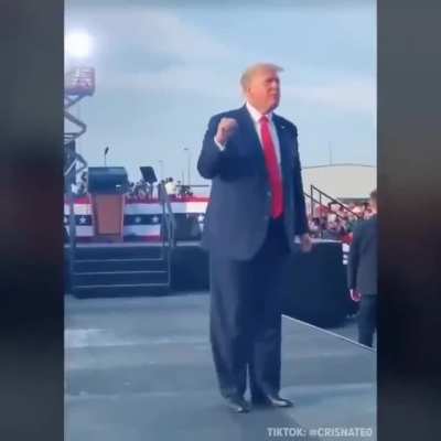 Trump dances to Kanye at latest rally
