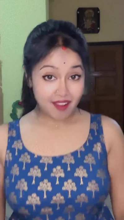 বিদিশ<wbr>া বৌদি. SBI তে job করে, এক বাচ্ছ<wbr>ার মা, চাবুক গতর, একদম পাকা তালের মতো বাঁট 🤤