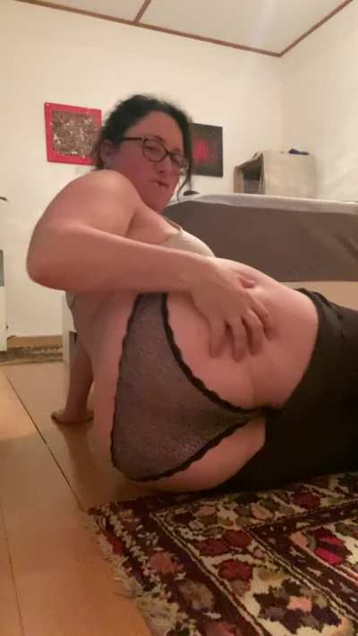 Get between my legs and make me cum