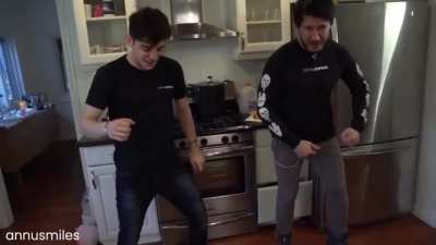 do y’like how he walks !?