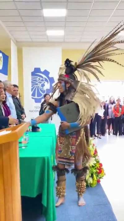 A young man who recognises himself as indigenous chose to receive his engineering degree in pre-Hispanic-inspired attire. Everyone from the university was looking happy; they respected his decision, welcomed him with a smile, and wished him well for his f