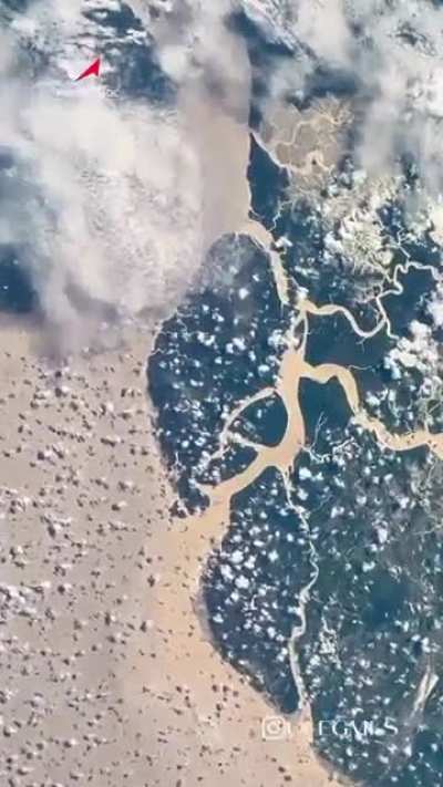 O cosmonauta russo Oleg Artemyev divulgou um vídeo nas redes sociais mostrando o Arquipélago do Bailique, um conjunto de oito ilhas na foz do rio Amazonas, no litoral do Amapá, a partir da Estação Espacial