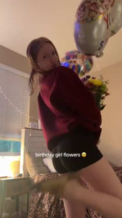 Lifewithmak2005 / Lifewithmak / mmakennak / Makenna Kelly Flowers For the Birthday Girl
