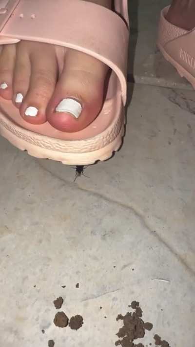Do you like pink sandals 😏