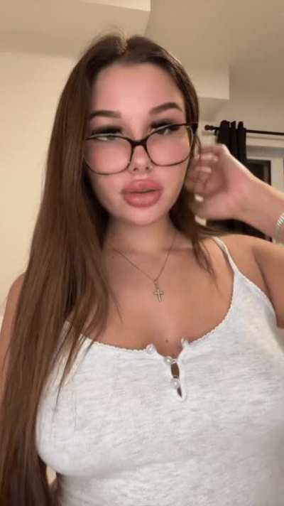 so bored right now...tell me your kinks if I like it make it as a content 😘💕 check OF for more hottest content