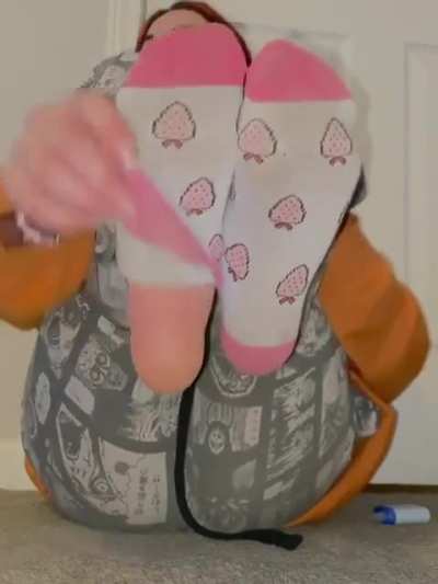 Socks or No Socks?