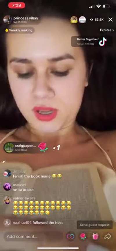 Girl “reads” on TikTok live