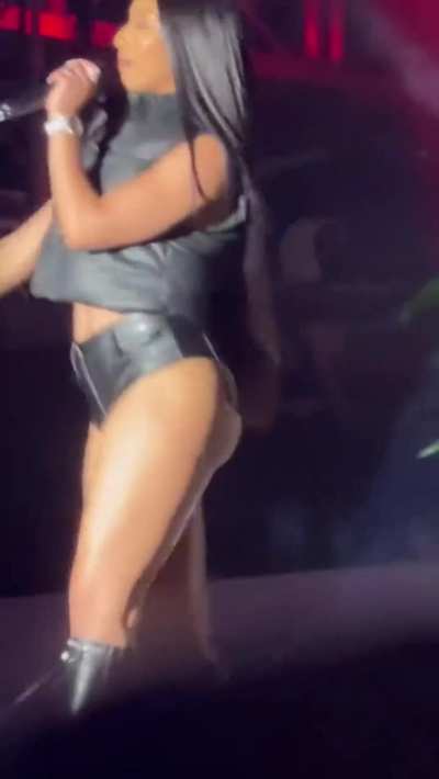 Rubi throws it Back