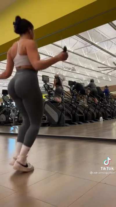 That jiggle tho 😩😩🤤🤤