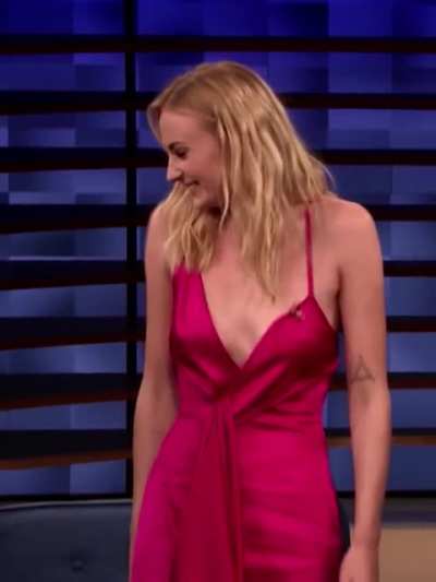 Sophie Turner sexy braless jiggle