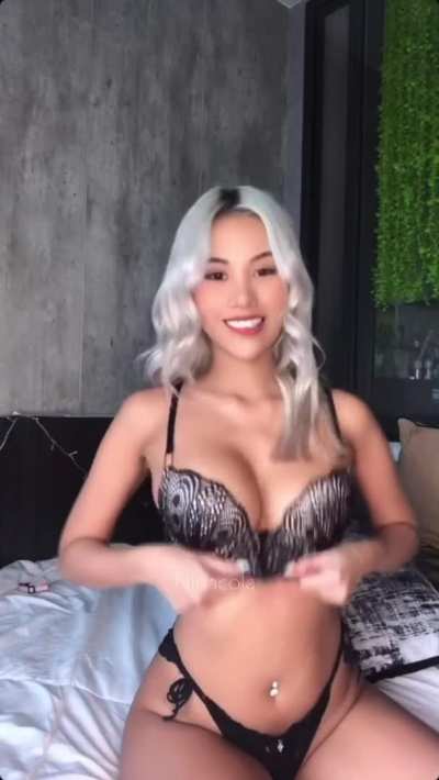 Can this nerdy girl drop my tits on your face? 😳
