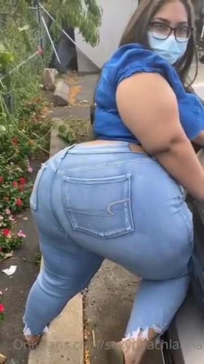 This vid is trash waist of money subscribing to her onlyf<wbr>ans😪🤢<wbr>🤮