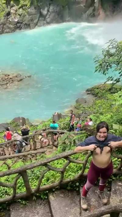 Flashing my Way through the Trail even with Tourists Around! [GIF]