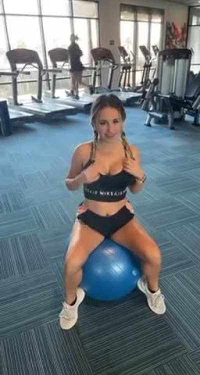 Bounce little kitty