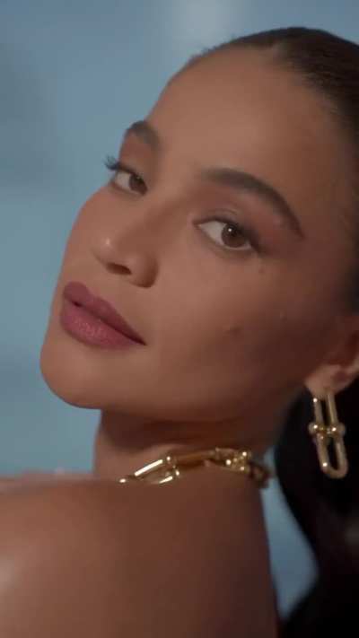 Anne Curtis