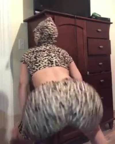 🍑🦴