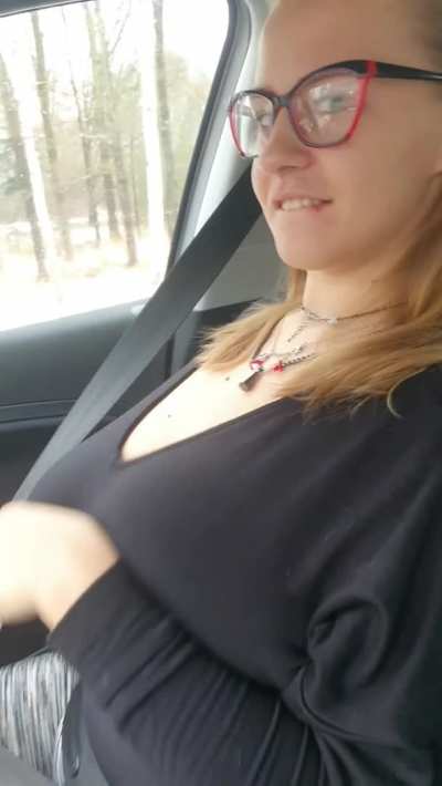 #TittyDrop Can someone explain to me why these drivers are honking and flashing their lights so much?