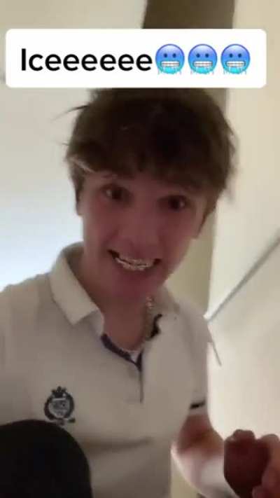 Kid claims he has 800k and then only posts videos like this one to show off his totally real grill