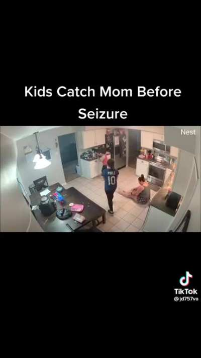To help mom during seizure.