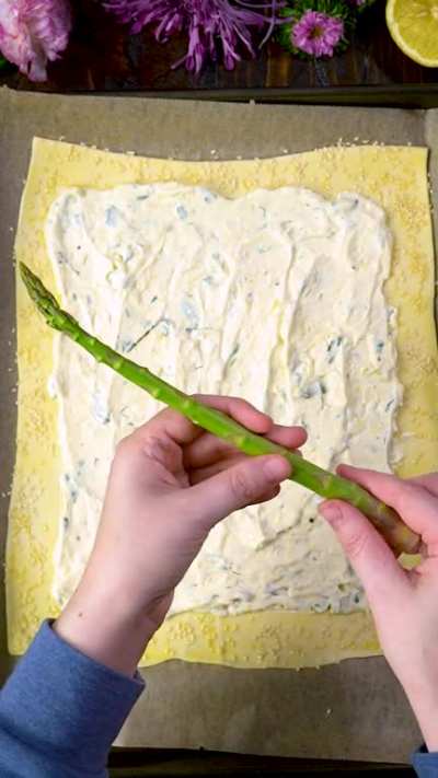 Easy Asparagus Tart with Prosciutto and Burrata