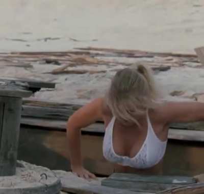 Erika Eleniak