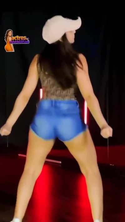 Nora booty jiggles