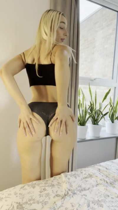 Wanna make them clap for me daddy? ;)