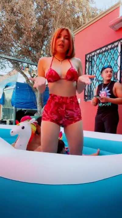 ⠀