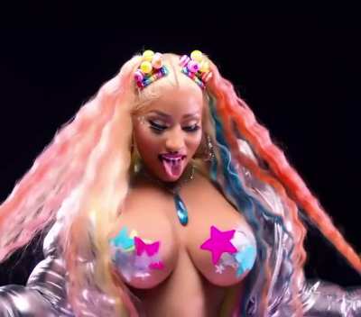 Super boobs 😋 yummmy
