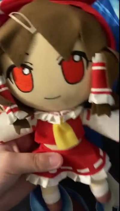 Reimu waving