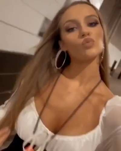 Anna Jay