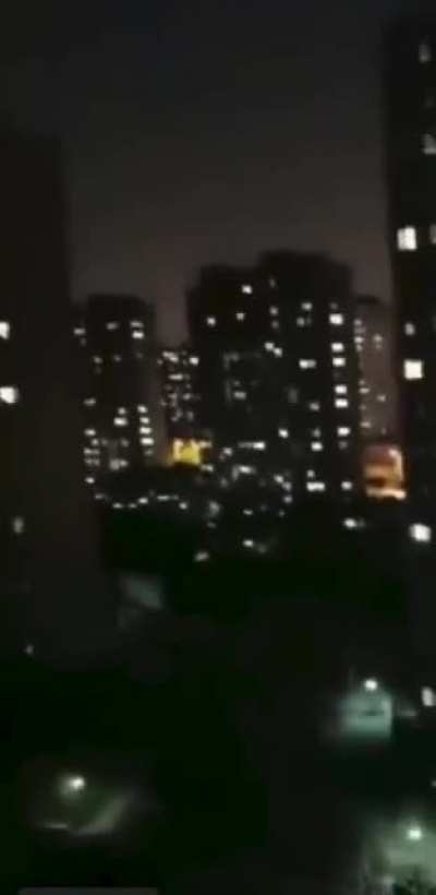 2018年rng msi夺冠后上海各小区为uzi欢呼