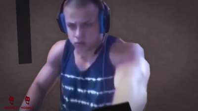 Riskrunner during scav war be like