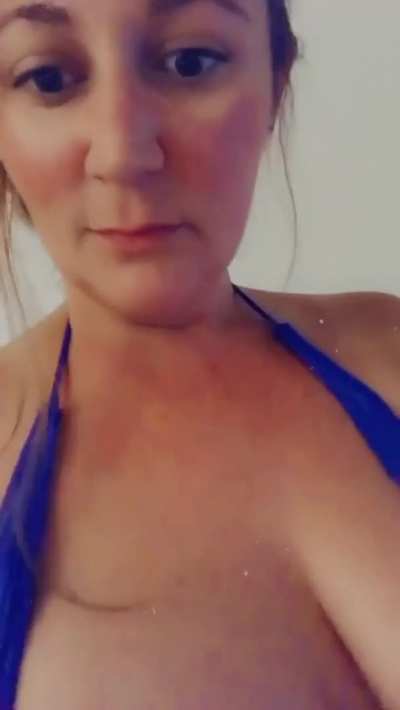 40F all natural popping out of blue lace