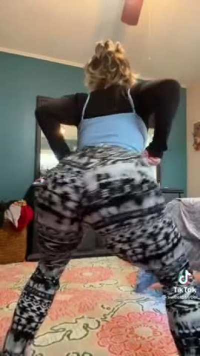 Big twerking 🍑👑