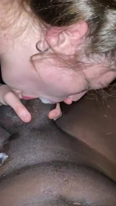 I love getting free weed 😇😇😇 Literally got a blunt for free for me and my bf just for sucking my dealer 🤷🏼‍♀️💕😌