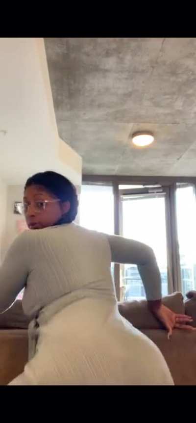 Lady L OnlyFans Twerk
