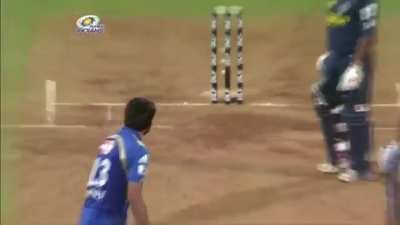 When Amit Mishra took on Mighty Aggressive Munaf Patel and showed Who's the Boss also some Classic Commentary. Take a look. MI vs DC 2011