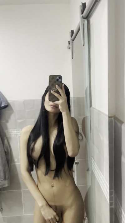 mirror mirror who's the hottest