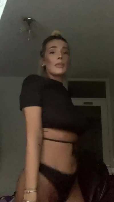 If at least one guy wants to see me strip more often, I'll celebrate and fuck myself💕