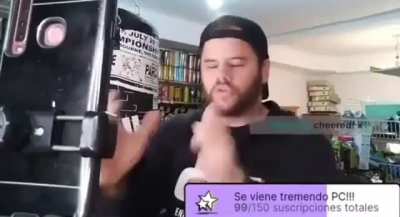 Juan cada vez que le elogian