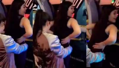My all time favorite gif! Kylie Jenner and Kourtney Kardashian are two goddesses 🥵💕