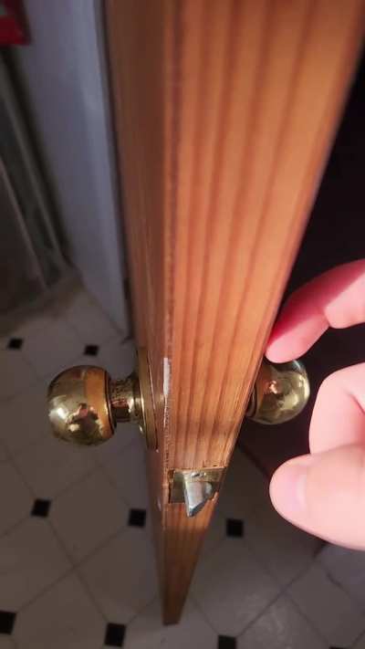 Perfect squeaky door for Halloween