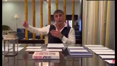 Bu annesini siktimin siyasisi bir video serisini izleyen kesimle çoçuk pornosu izleyenleri kıyaslıyor.