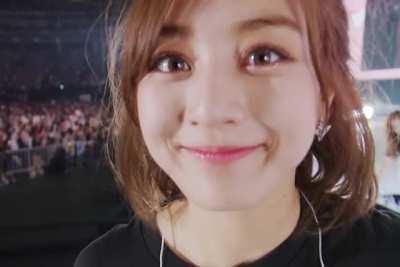 Jihyo kiss