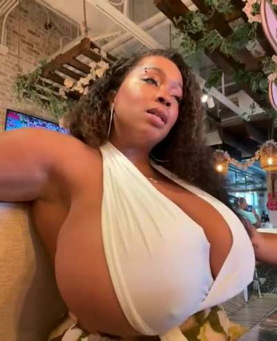 Big Tits nip slip