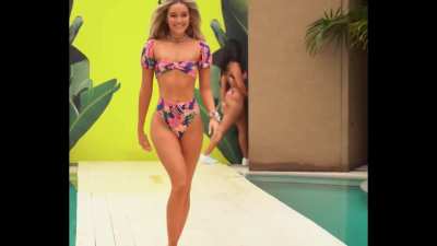 Olivia ponton swift catwalk🥵🔥 unreal #catwalk #model #runway