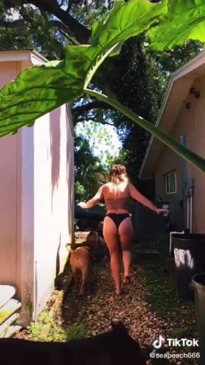 🌊 🍑