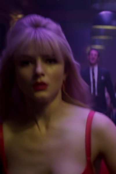 Thomasin McKenzie - heavenly cleavage in Last Night in Soho