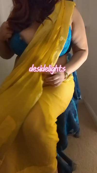 Desi boobs in saree